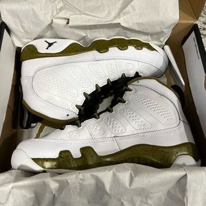 Jordan Retro 9 Statue (GS )